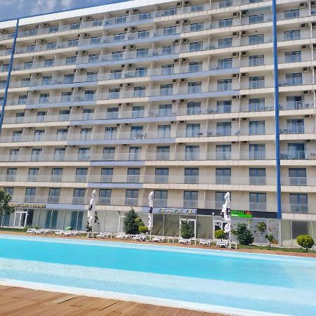 Blaxy Resort Stefi Cu Acces La Piscine Gratuit Douazeci si Trei August Exterior photo