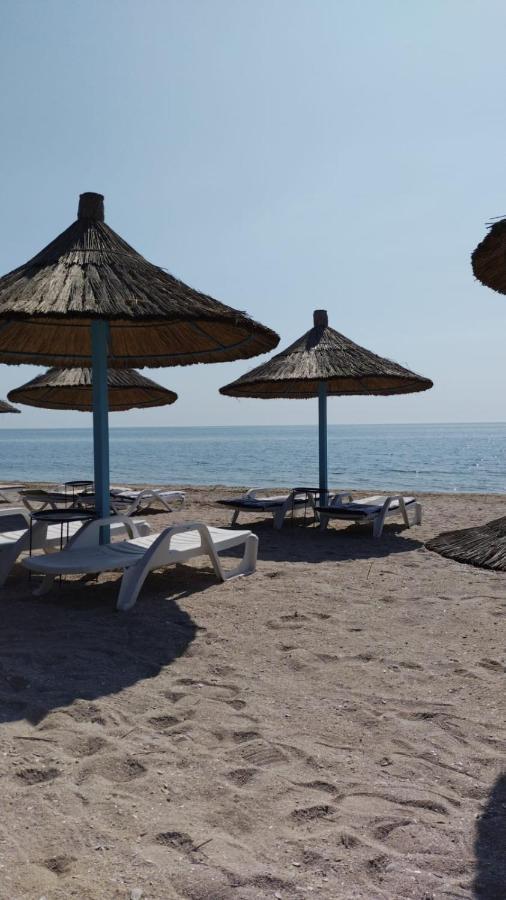 Blaxy Resort Stefi Cu Acces La Piscine Gratuit Douazeci si Trei August Exterior photo