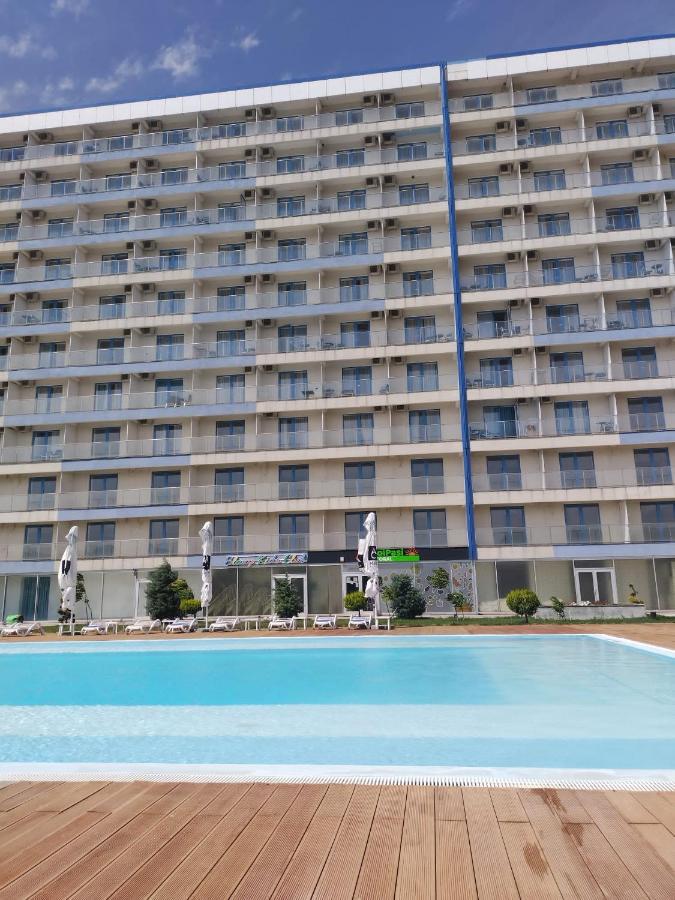 Blaxy Resort Stefi Cu Acces La Piscine Gratuit Douazeci si Trei August Exterior photo