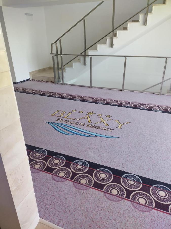 Blaxy Resort Stefi Cu Acces La Piscine Gratuit Douazeci si Trei August Exterior photo