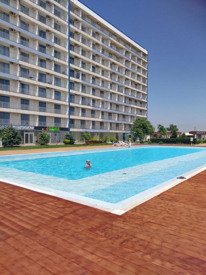 Blaxy Resort Stefi Cu Acces La Piscine Gratuit Douazeci si Trei August Exterior photo