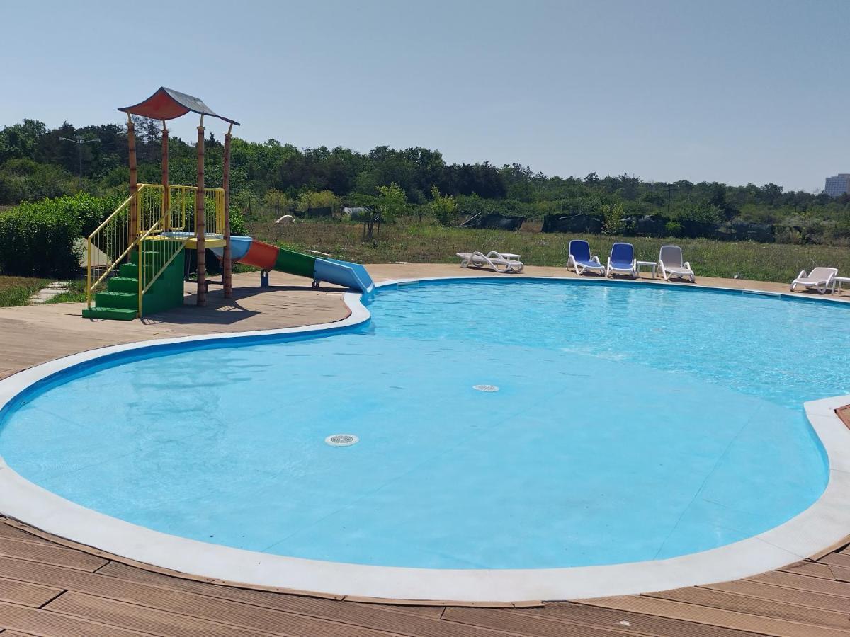 Blaxy Resort Stefi Cu Acces La Piscine Gratuit Douazeci si Trei August Exterior photo
